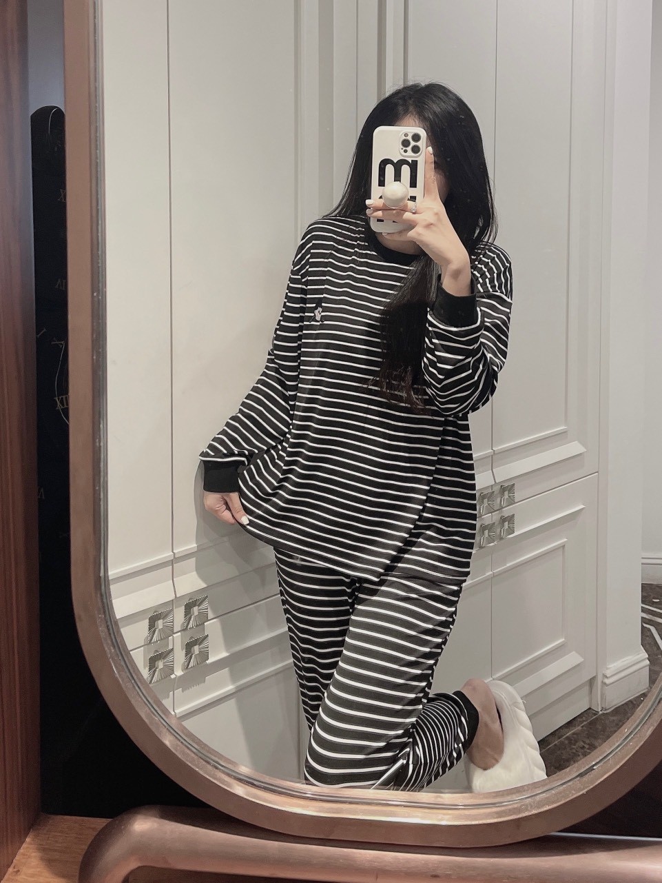 Bộ Kẻ Ngang 2 Màu Thêu Bé Gái