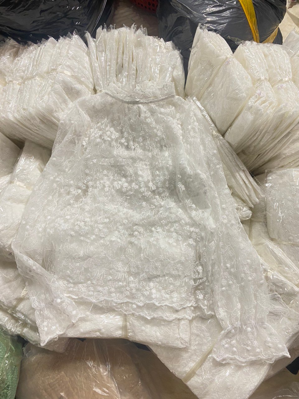 Áo Ren Phối Lưới Mỏng Tay Loe
