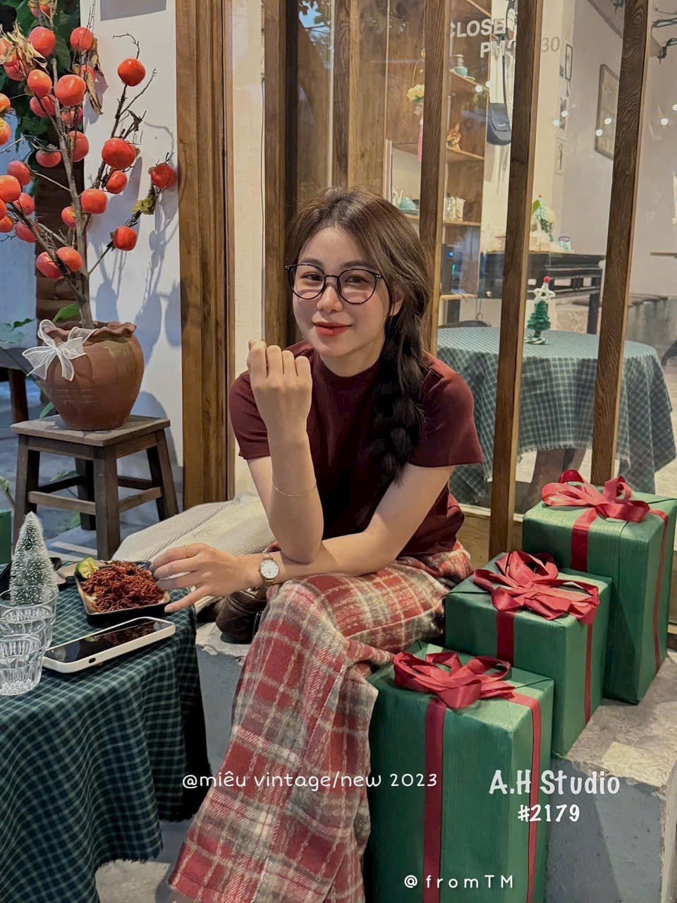 Bộ Quần Dạ Kẻ Đỏ Áo Zíp Ngắn Tay