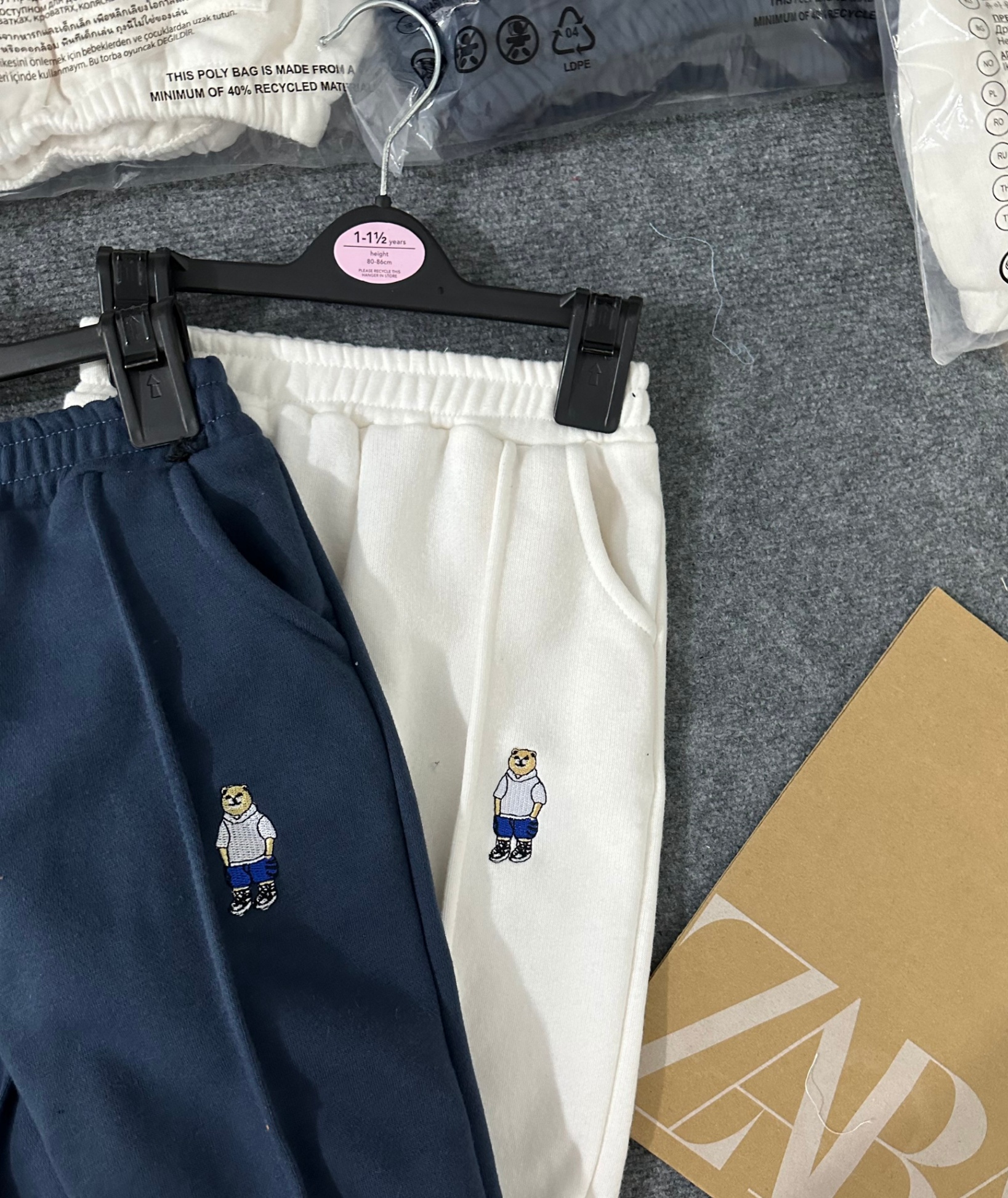 Bộ Nỉ Thêu Gấu Whoau Cho Bé