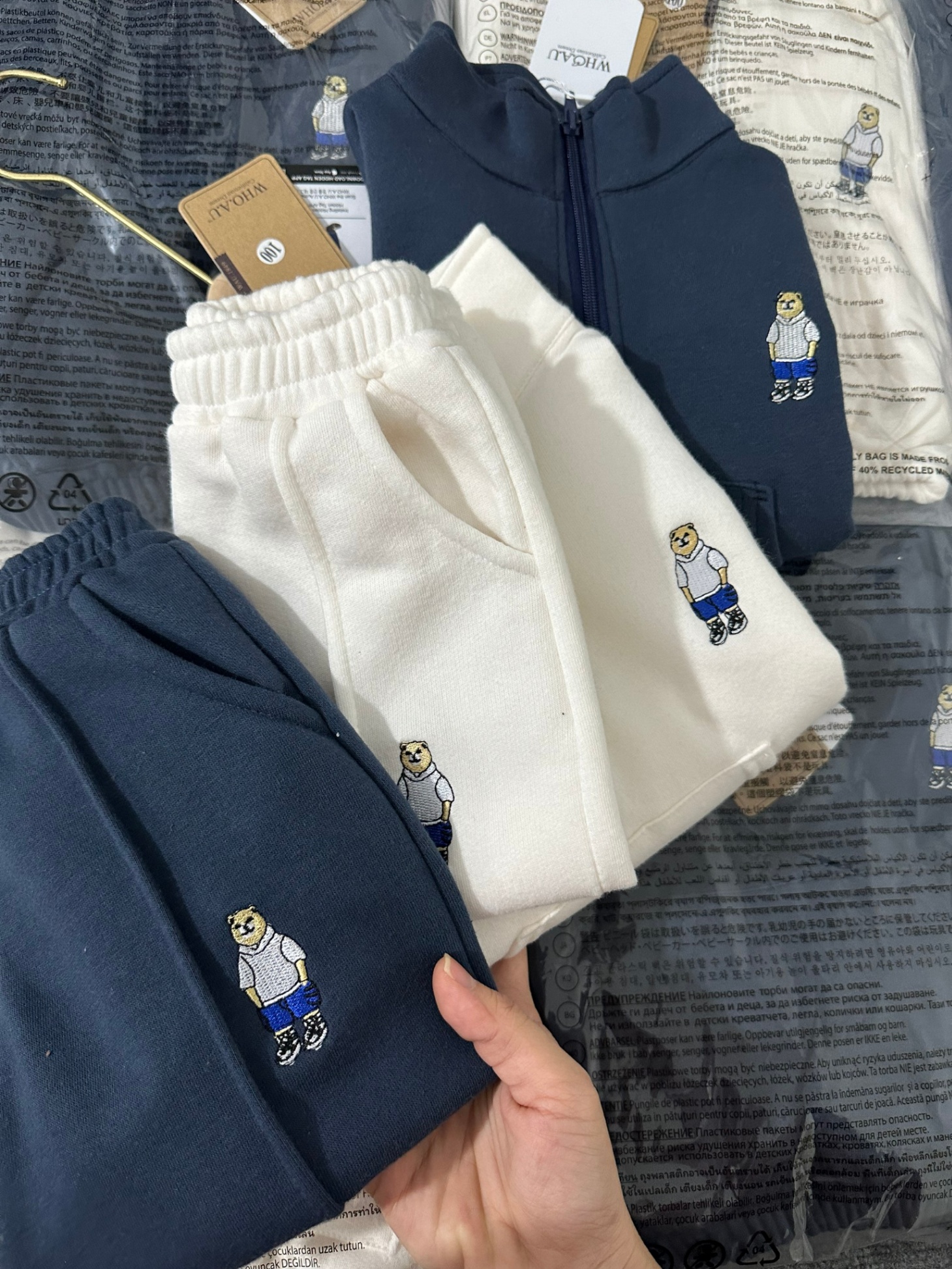 Bộ Nỉ Thêu Gấu Whoau Cho Bé