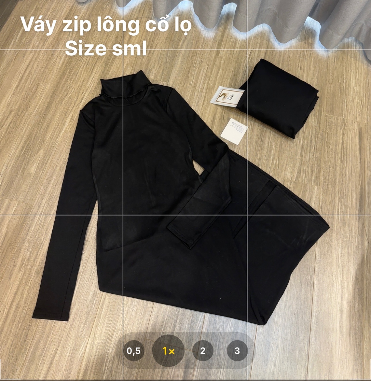 Váy đen zip lông cổ lọ