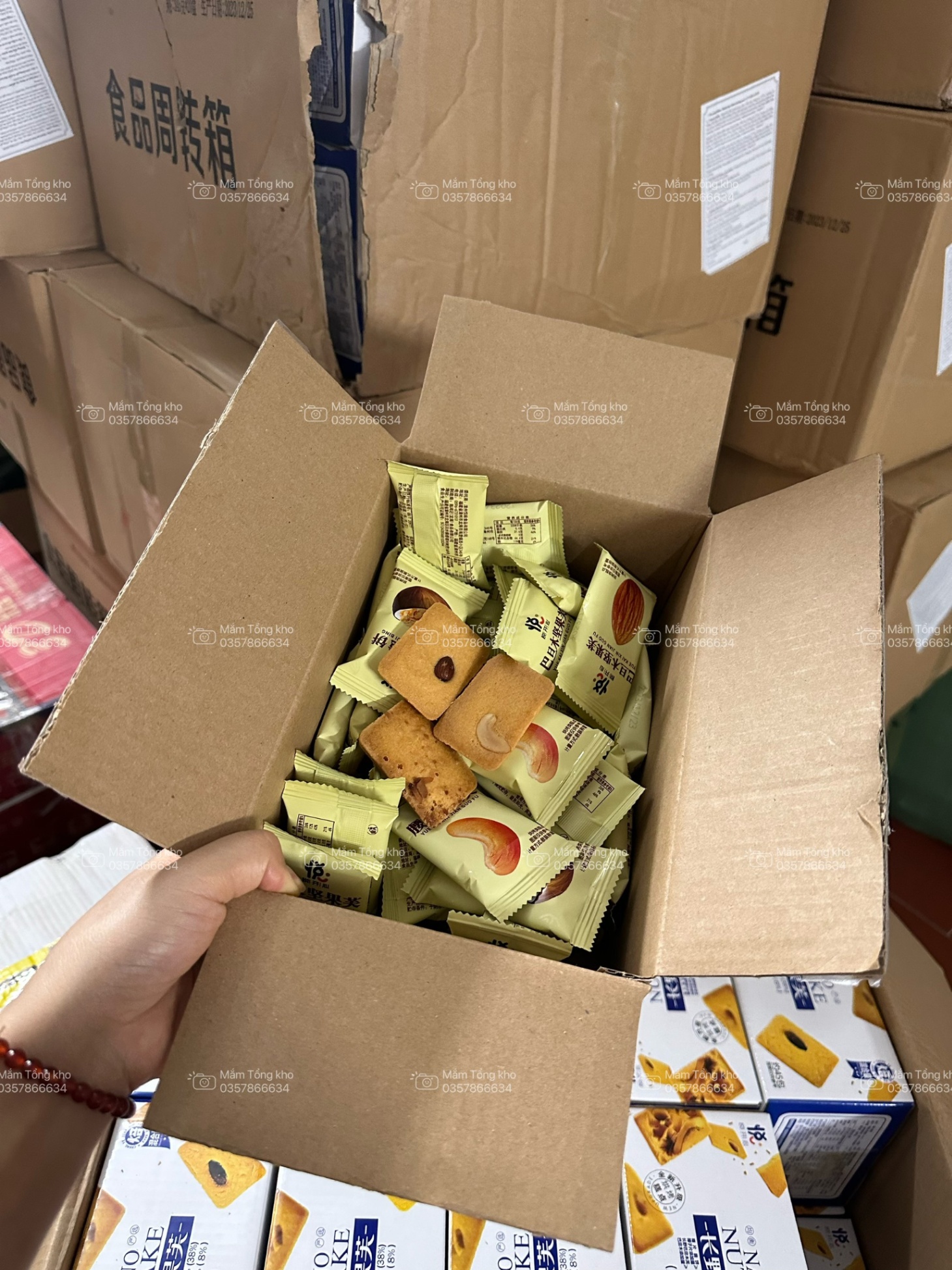 thùng bánh quy hạt dinh dưỡng Nagano nut cake
