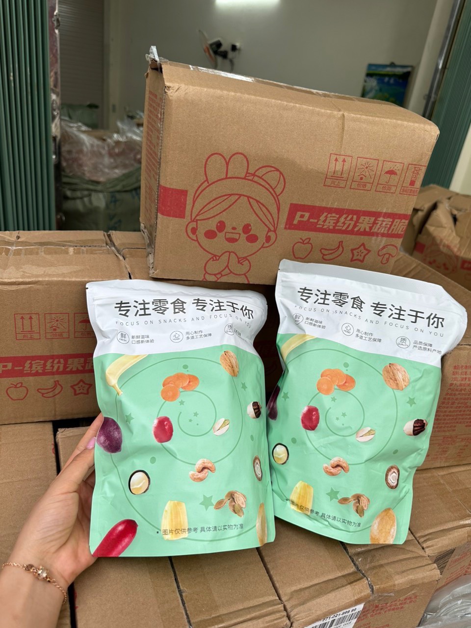 Thùng 2 túi hoa quả rau củ sấy khô nội địa Trung