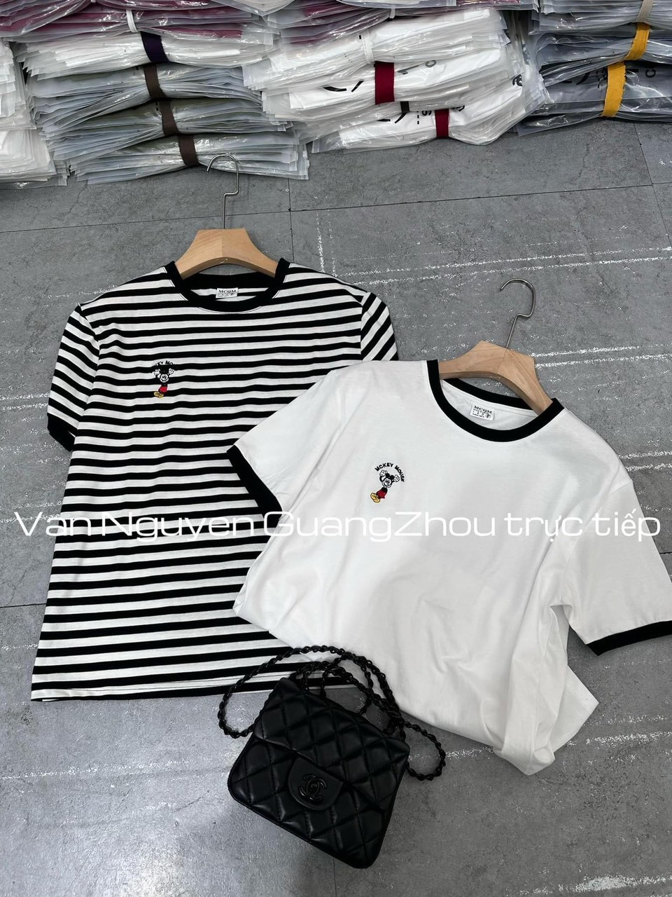 Set 2 Áo Cộc Kẻ Trắng Mickey