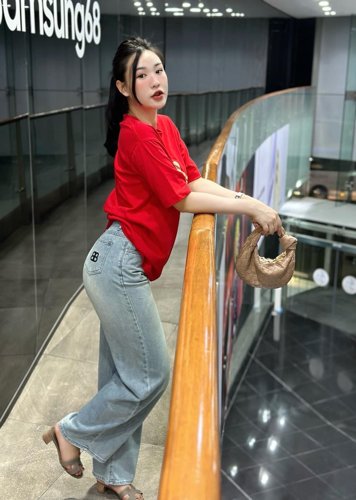 Áo Phông Ngựa Đỏ