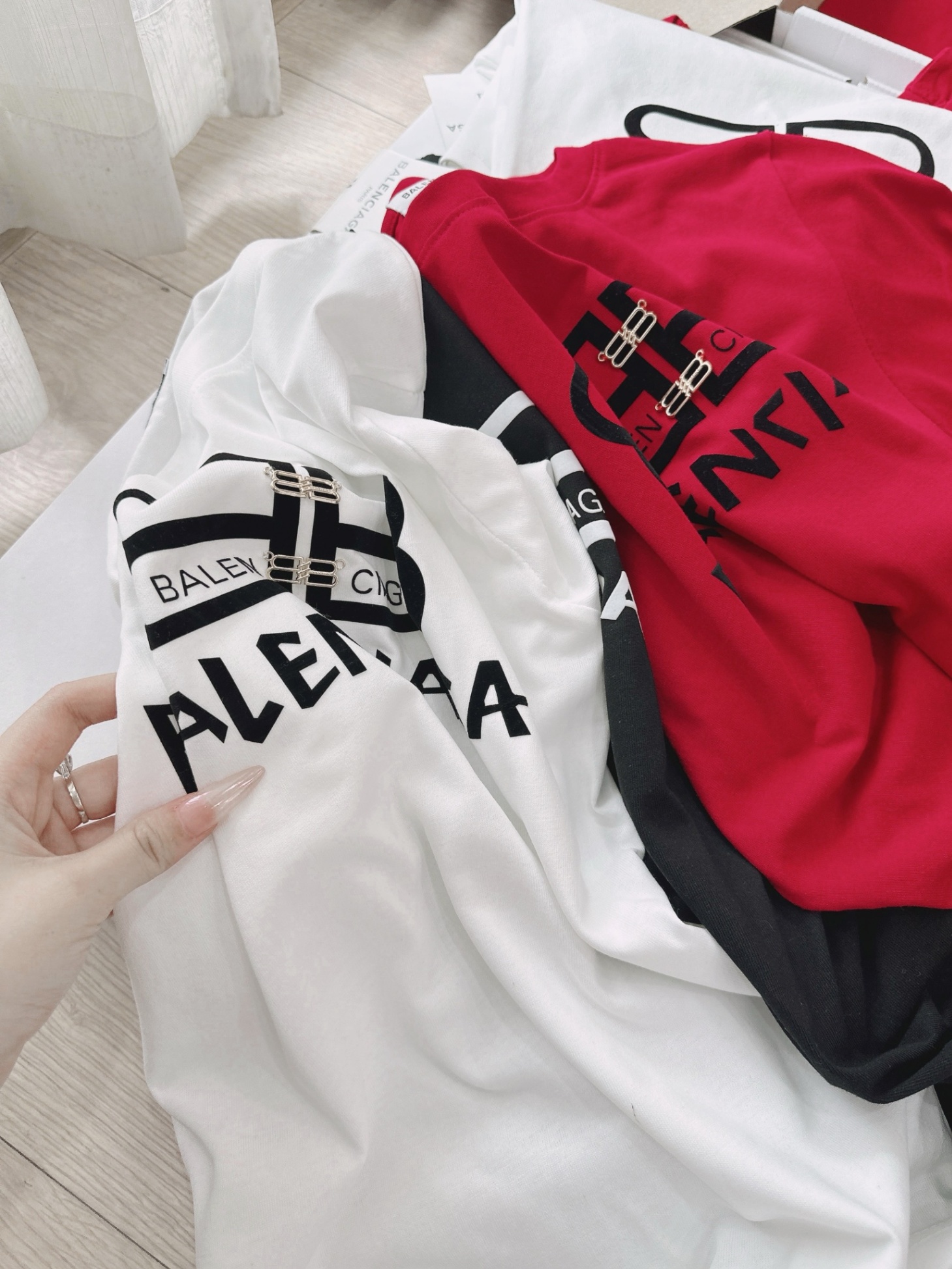 Áo Phông Balenciaga Ép Nhung