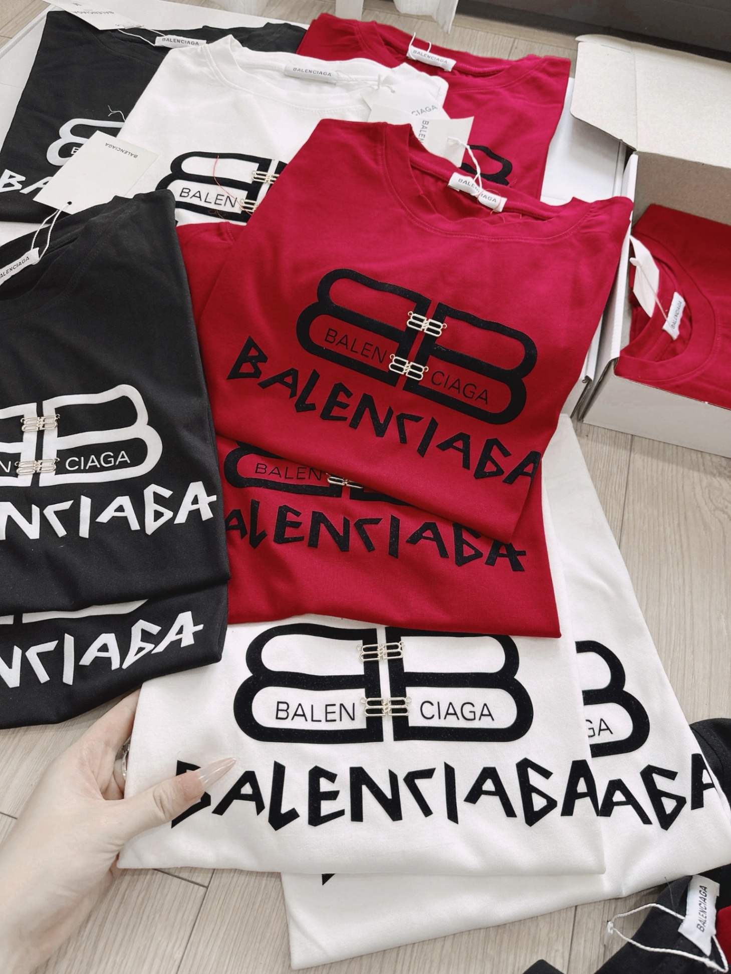Áo Phông Balenciaga Ép Nhung