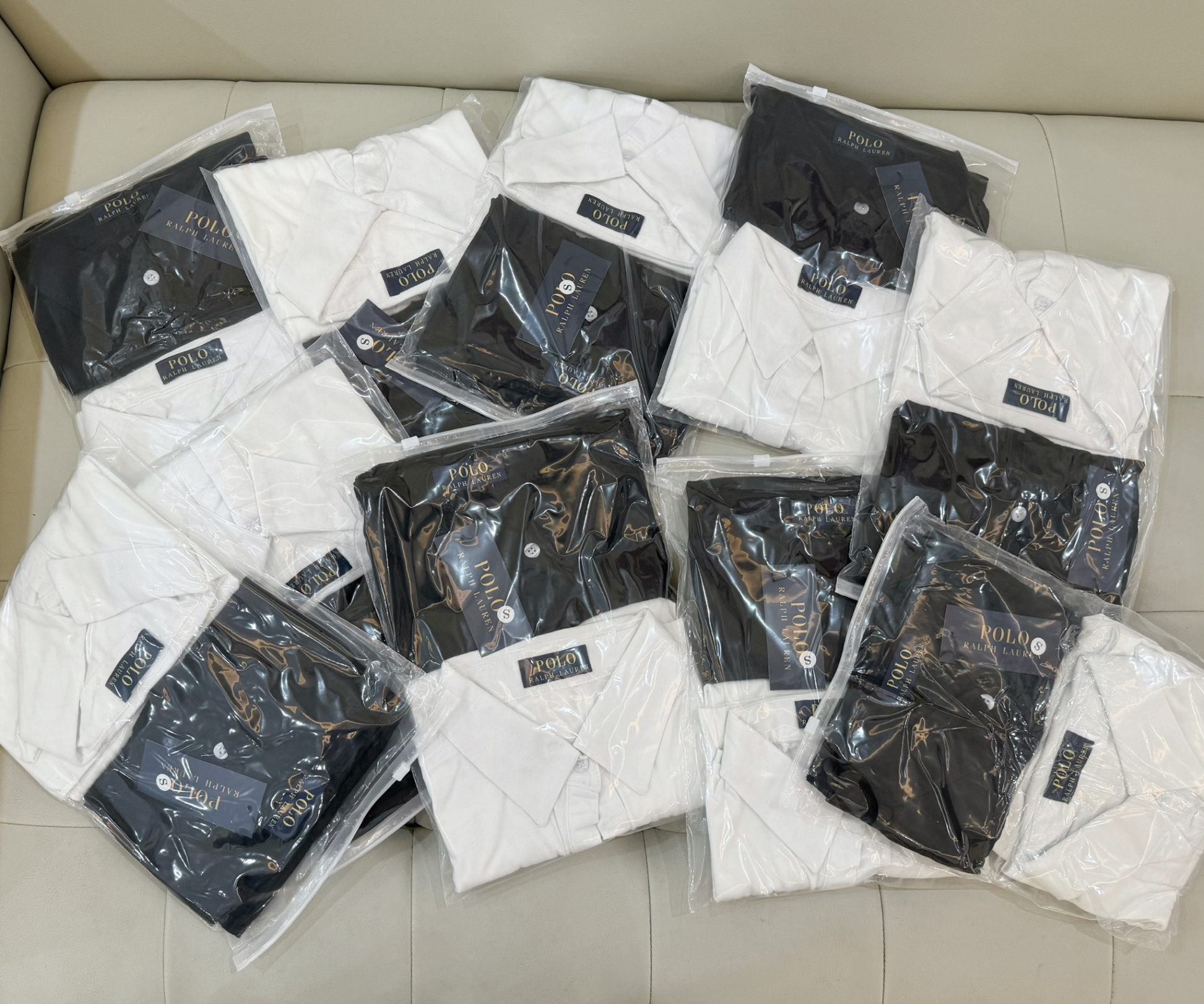 Set 2 Áo Polo Đen Trắng Thêu Ngựa