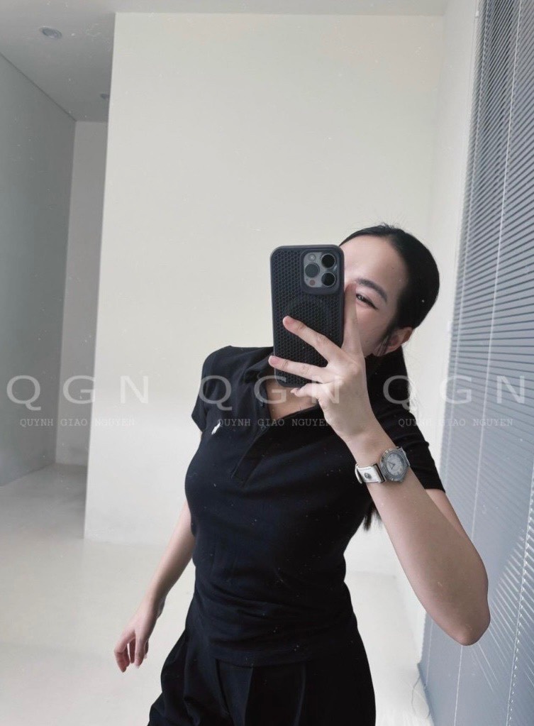 Set 2 Áo Polo Đen Trắng Thêu Ngựa