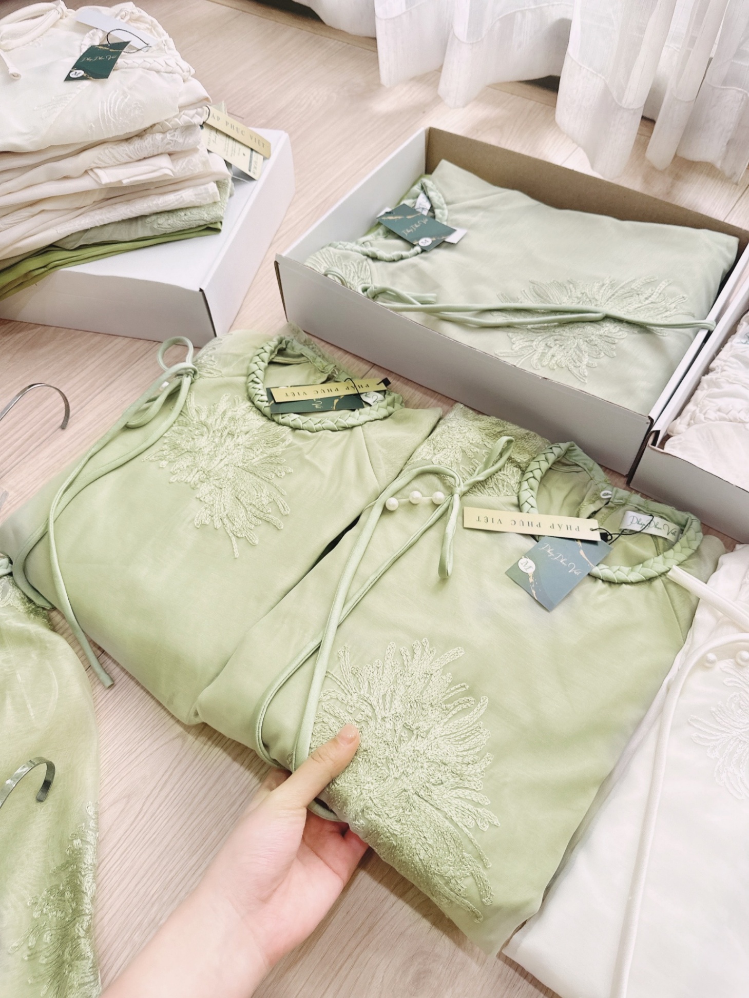 Set Pháp Phục Tơ 2 Màu