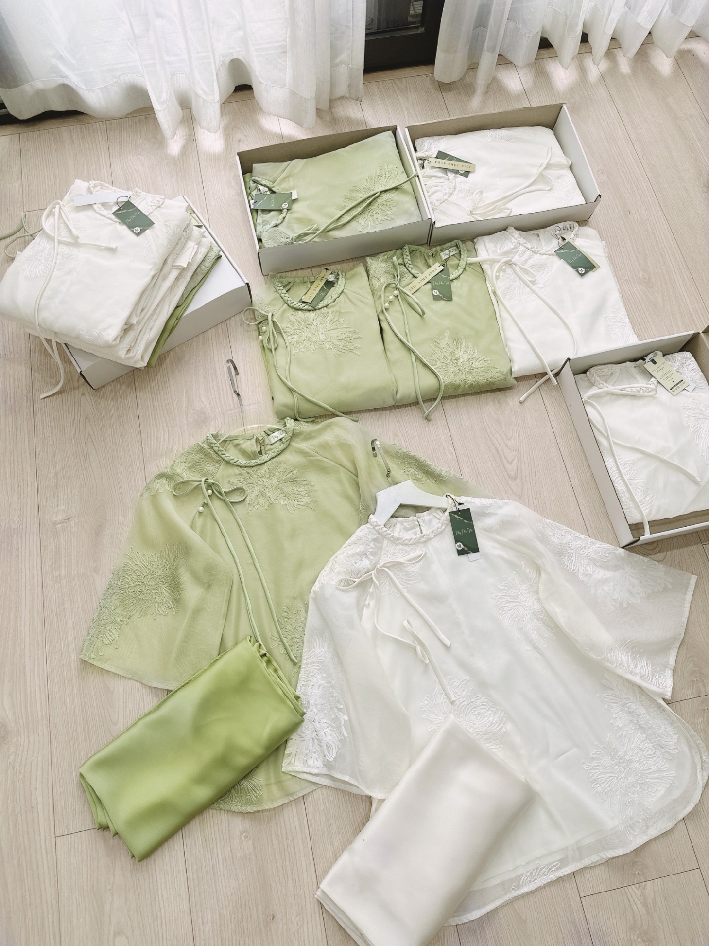 Set Pháp Phục Tơ 2 Màu
