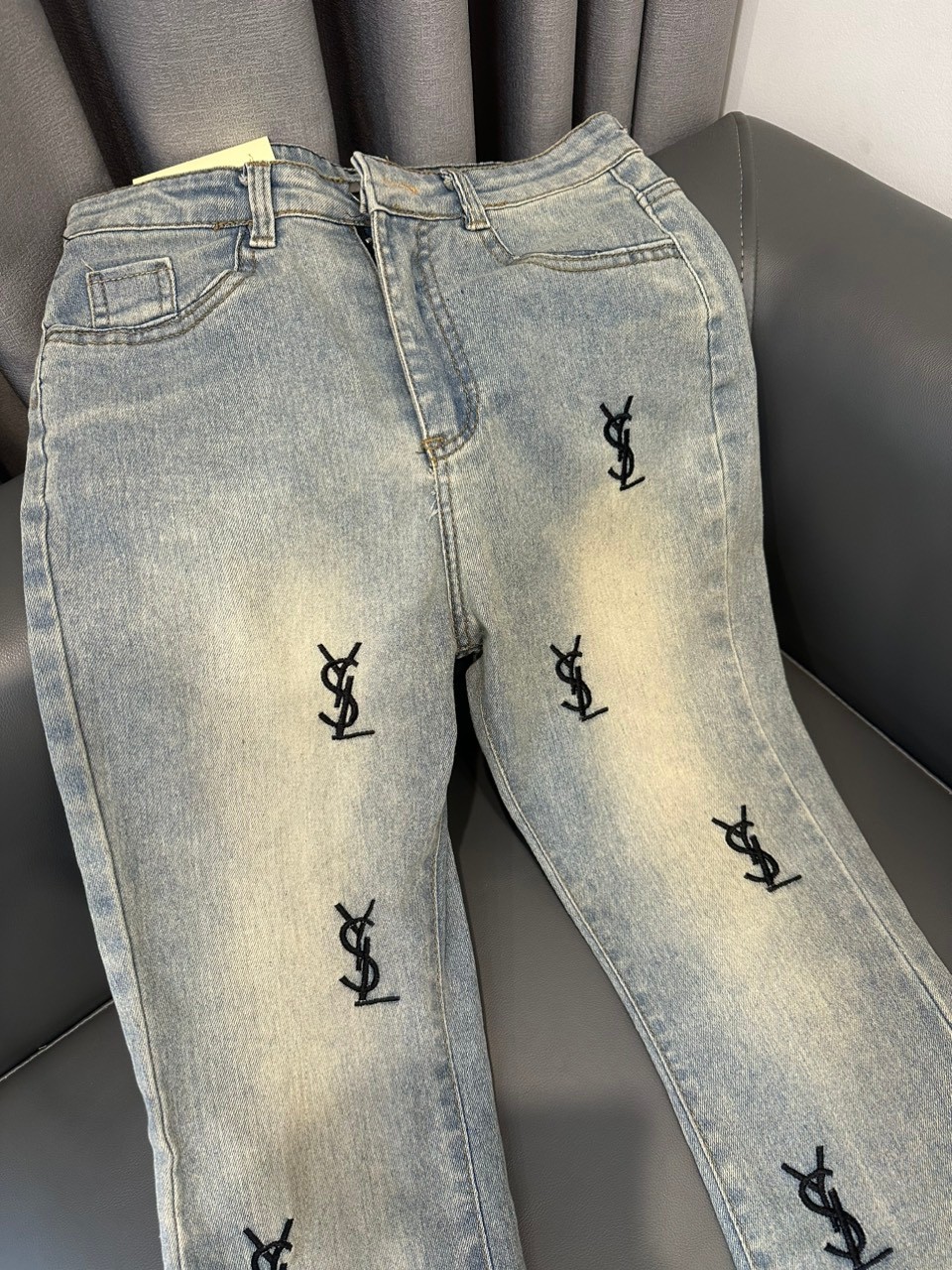 Quần Jeans Loe Xanh Nhạt Thêu YSL