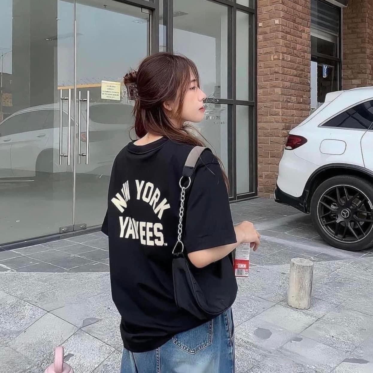 Áo Phông Đen In Chữ Yankees