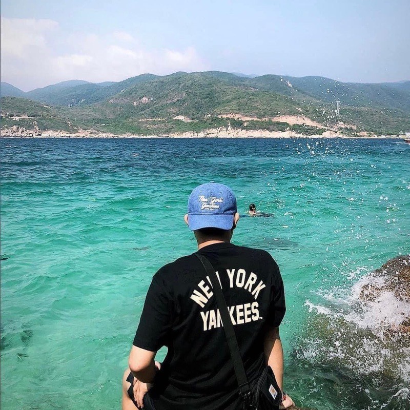 Áo Phông Đen In Chữ Yankees