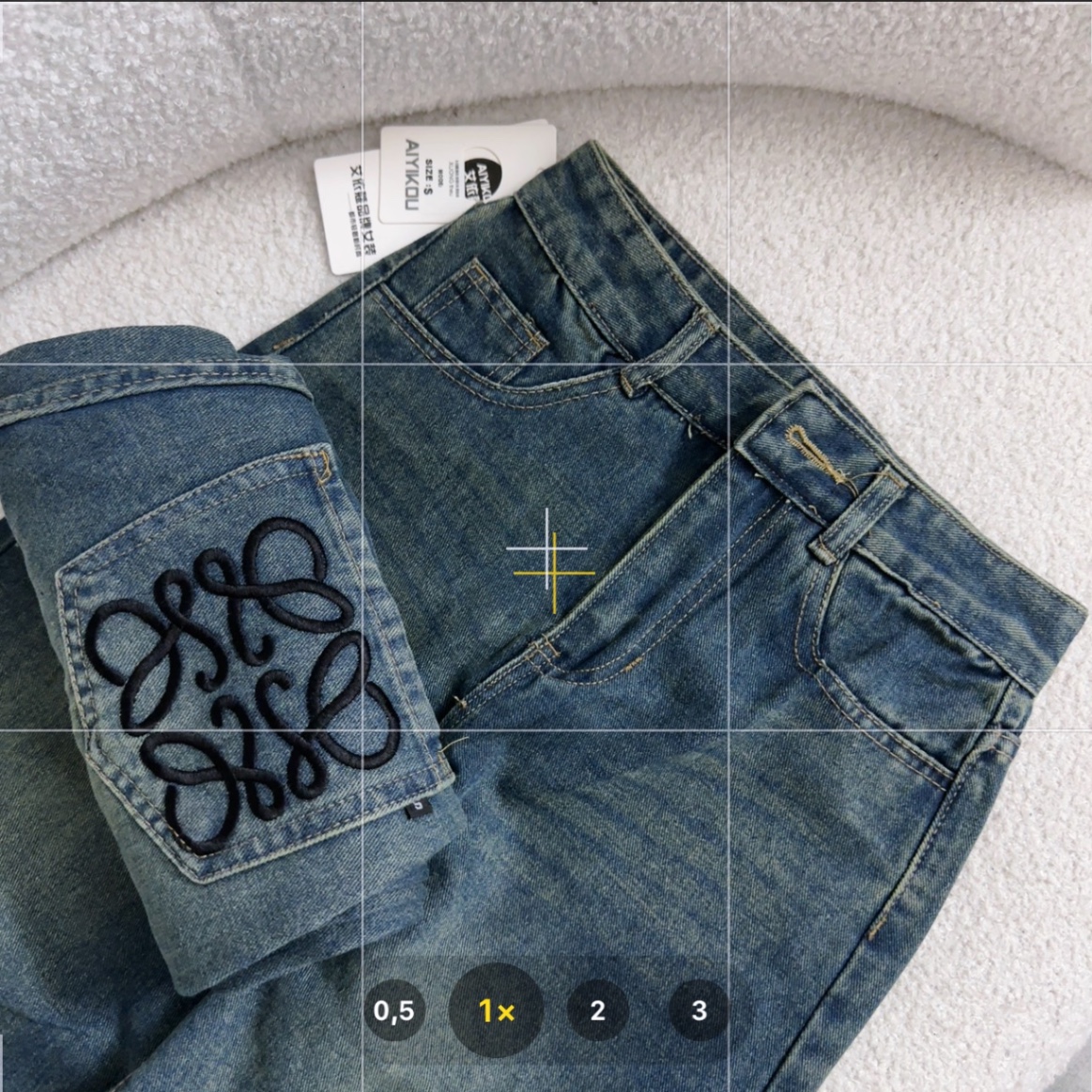 Quần Jeans Suông Thêu Túi Đen