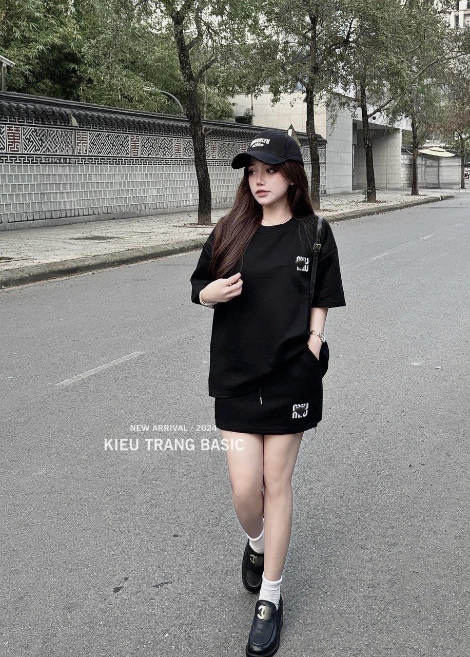 Sét CV Ngắn Áo Phông Miu Miu 2 Màu
