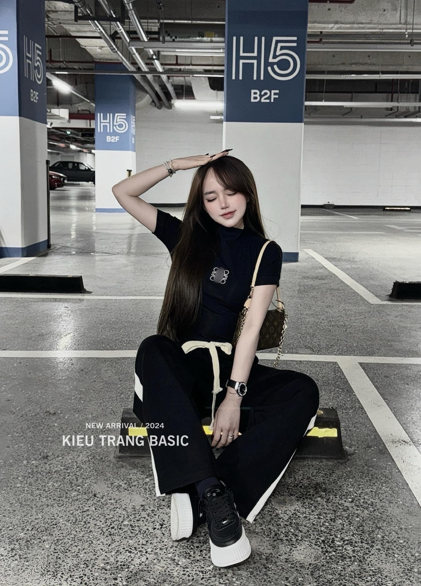 Bộ Quần Suông Loewe Đen