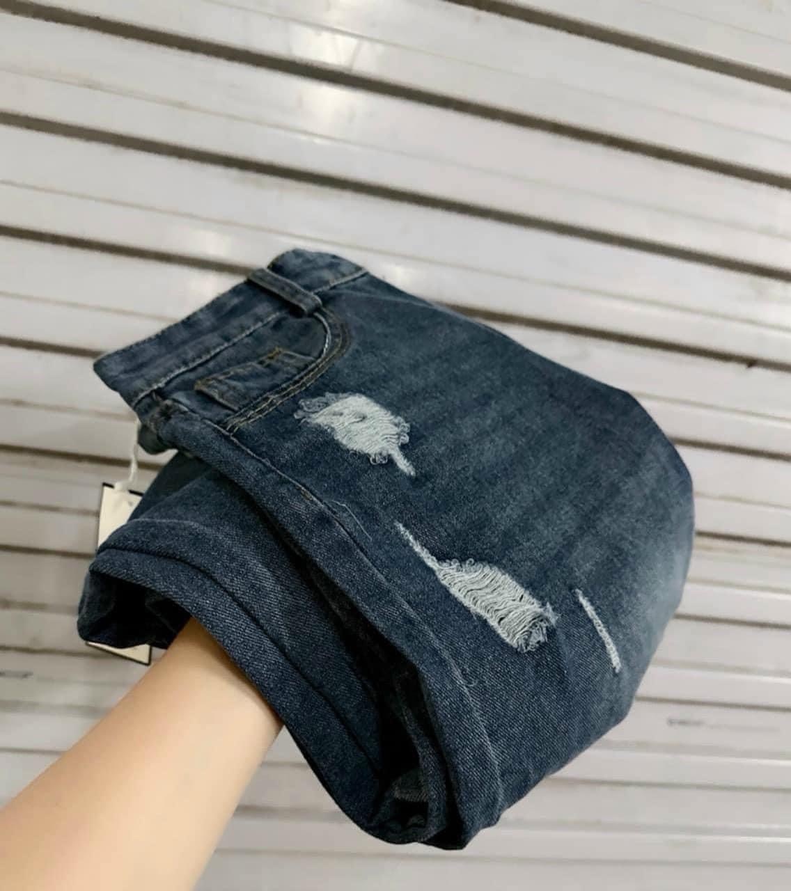 Quần Jeans Suông Rách Hách Dáng