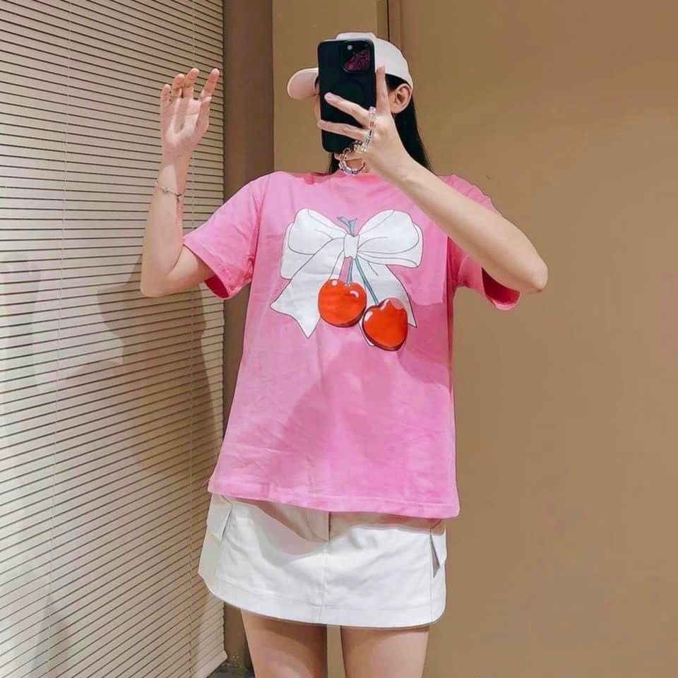 Áo Phông Hồng In Nơ Cherry