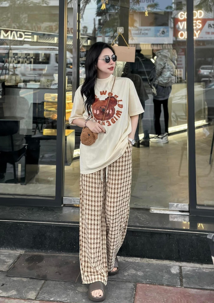 Bộ Quần Đũi Áo Phông Kem Gấu Má Hồng