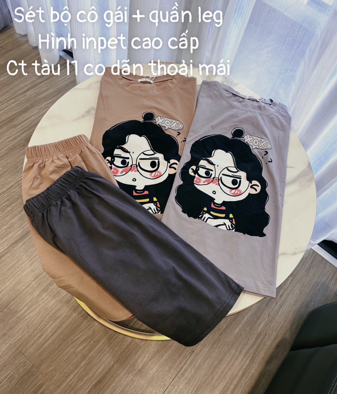 Bộ Cộc In Cô Gái Đeo Kính 2 Màu