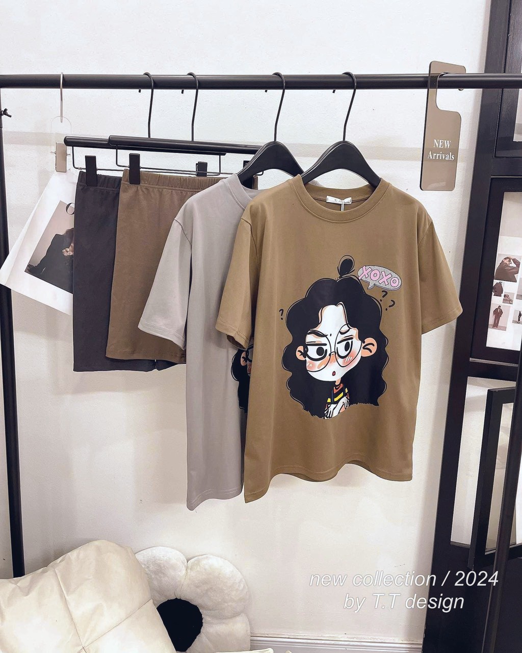 Bộ Cộc In Cô Gái Đeo Kính 2 Màu