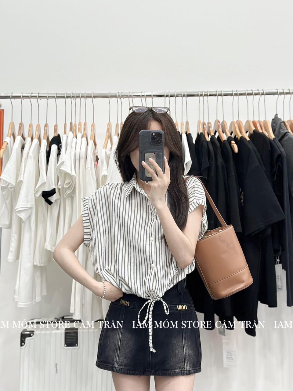 Áo Sơ Mi Đũi Kẻ Tay Vạt Gập Gấu