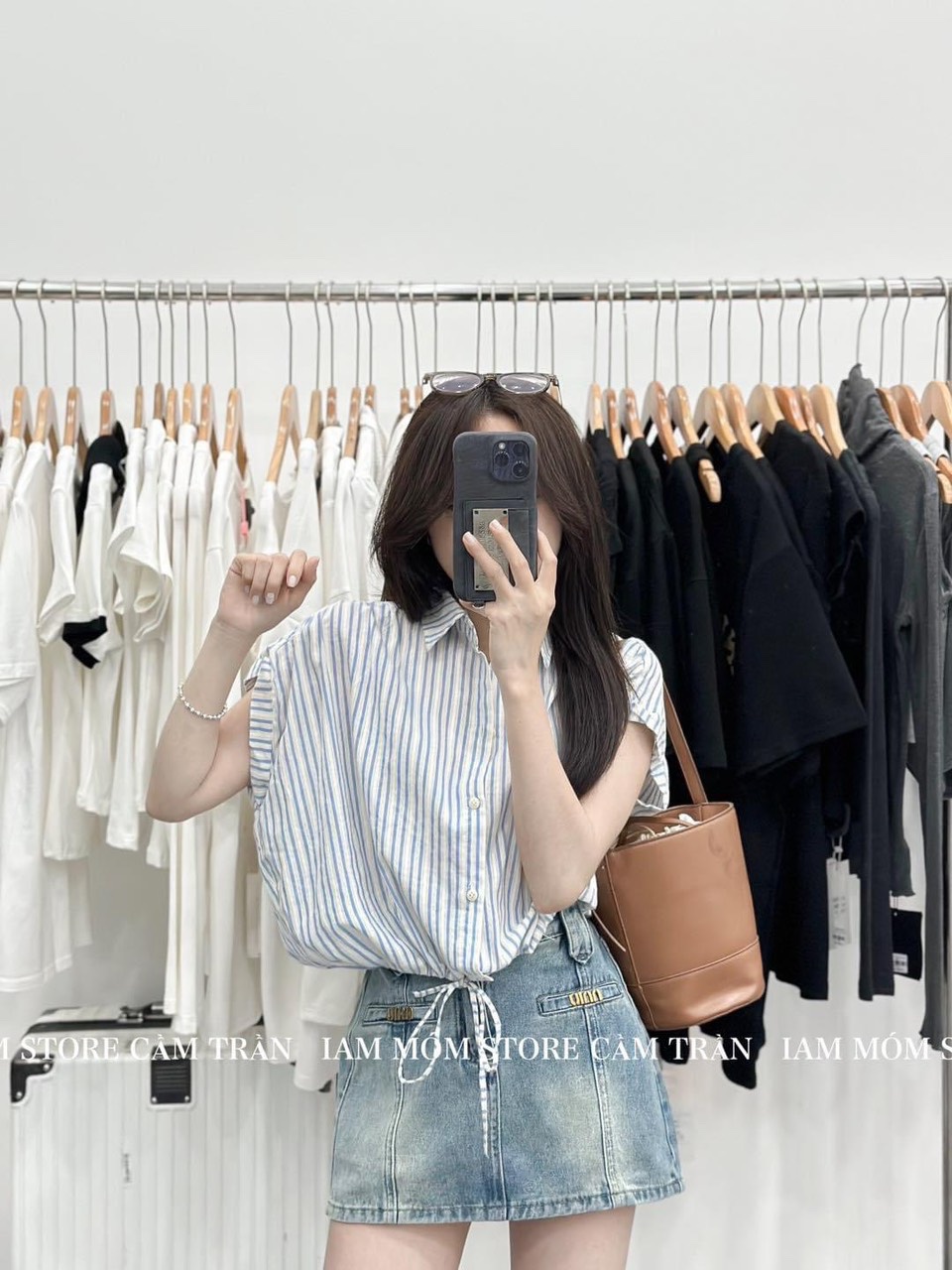 Áo Sơ Mi Đũi Kẻ Tay Vạt Gập Gấu