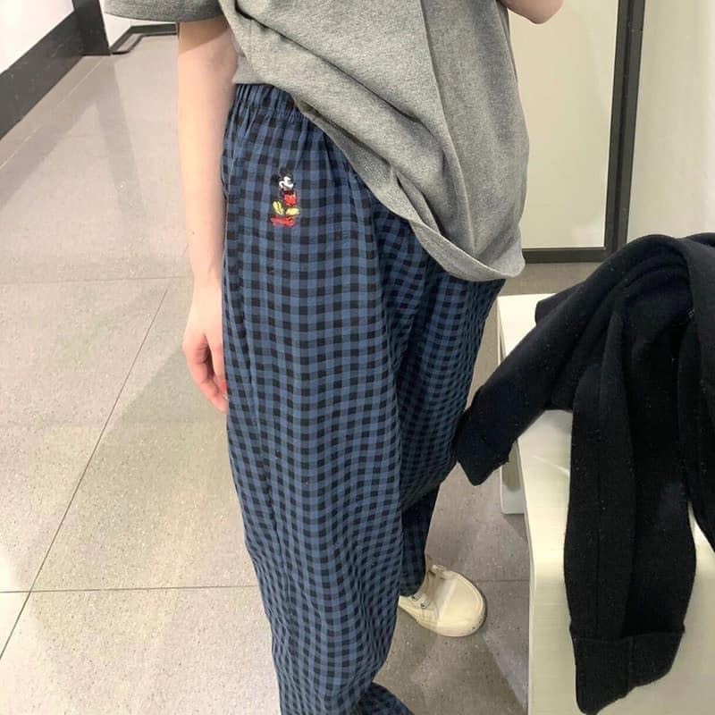 Quần Đũi Kẻ Xanh Thêu Mickey