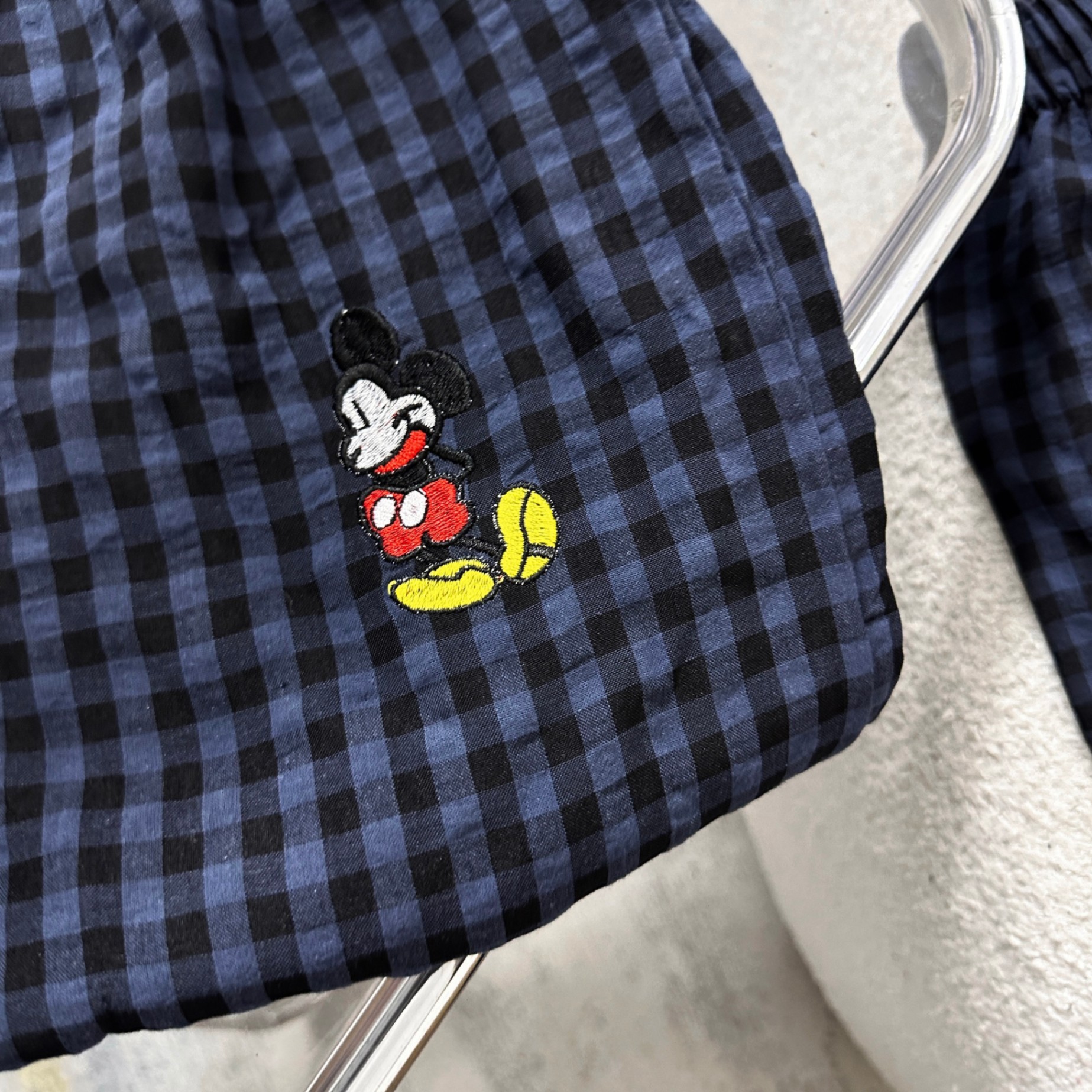 Quần Đũi Kẻ Xanh Thêu Mickey