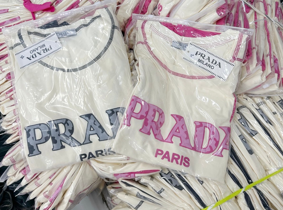 Bộ Cộc Prada Phối Viền 2 Màu