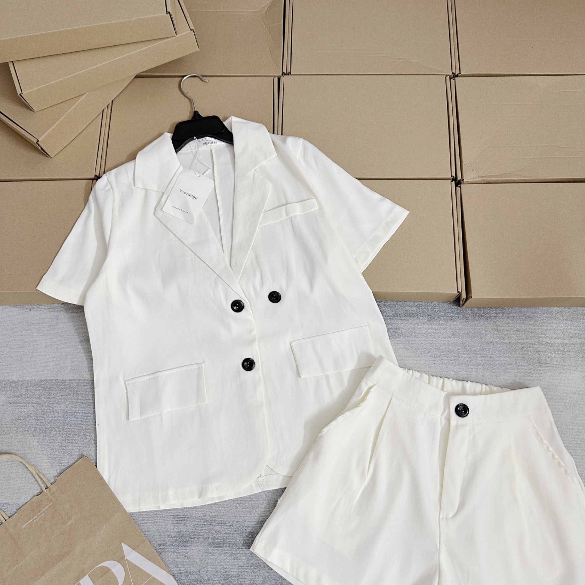 Sét Vest Cộc Trắng Cúc Đen