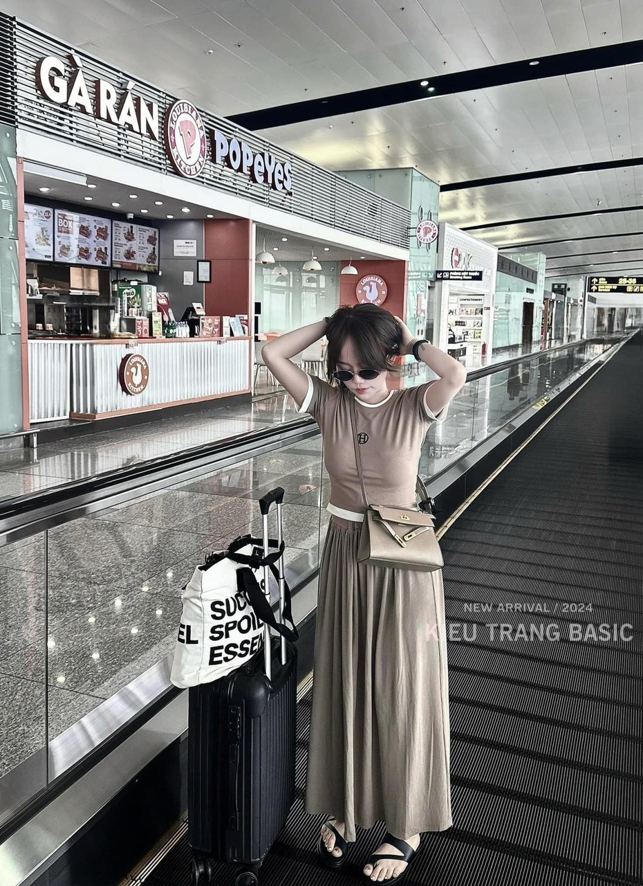 Sét CV Xếp Ly Dài Áo Tăm Viền Trắng