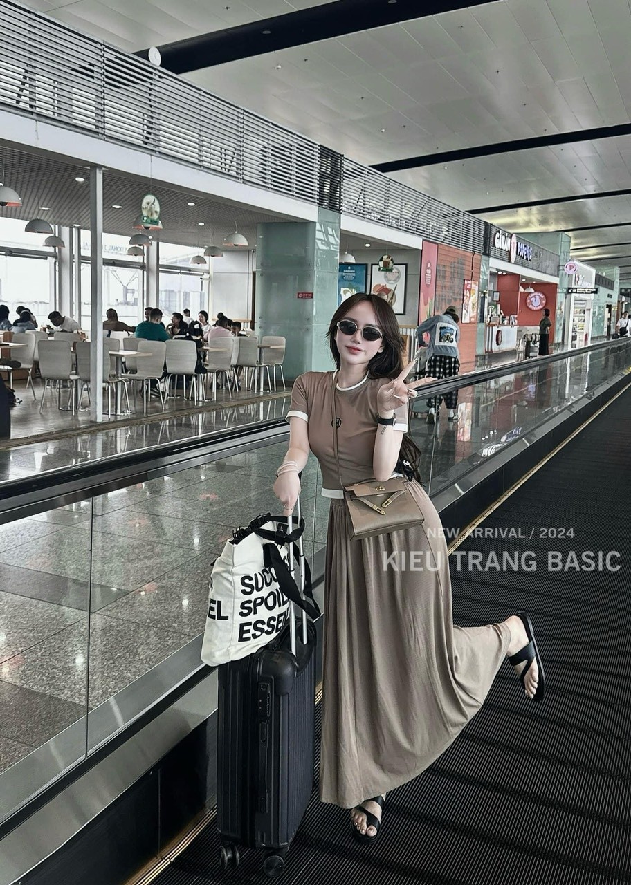 Sét CV Xếp Ly Dài Áo Tăm Viền Trắng