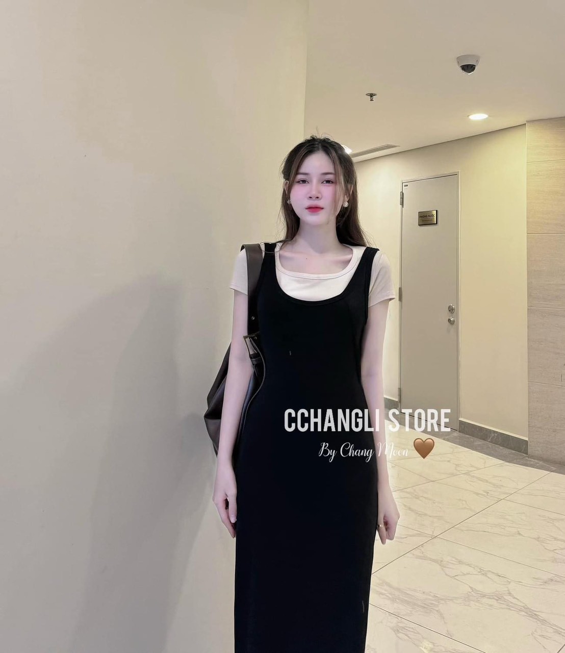 Váy Đen 2 Dây Kèm Áo Thun Trắng