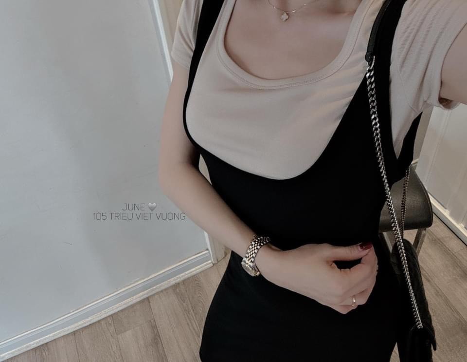 Váy Đen 2 Dây Kèm Áo Thun Trắng