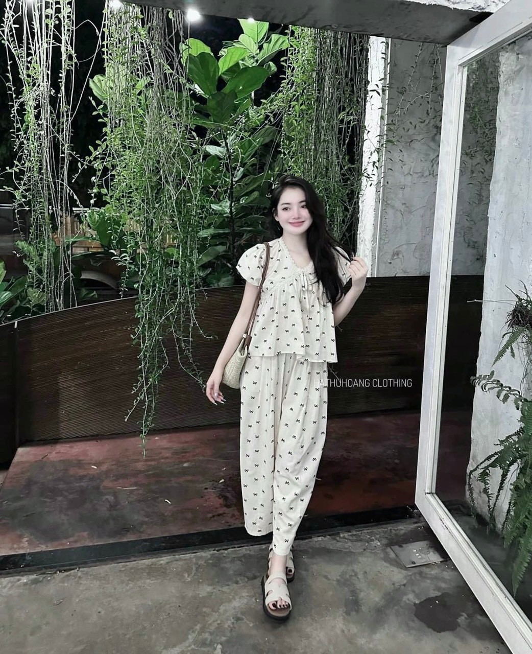 Bộ Đũi Nơ Cổ V Phối Ren