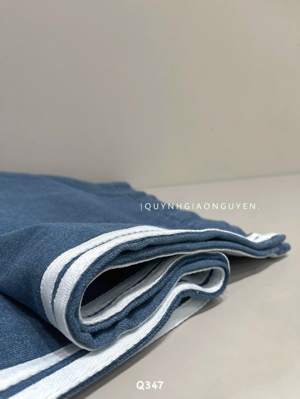 Quần Jeans Suông Cạp Chun Viền Trắng