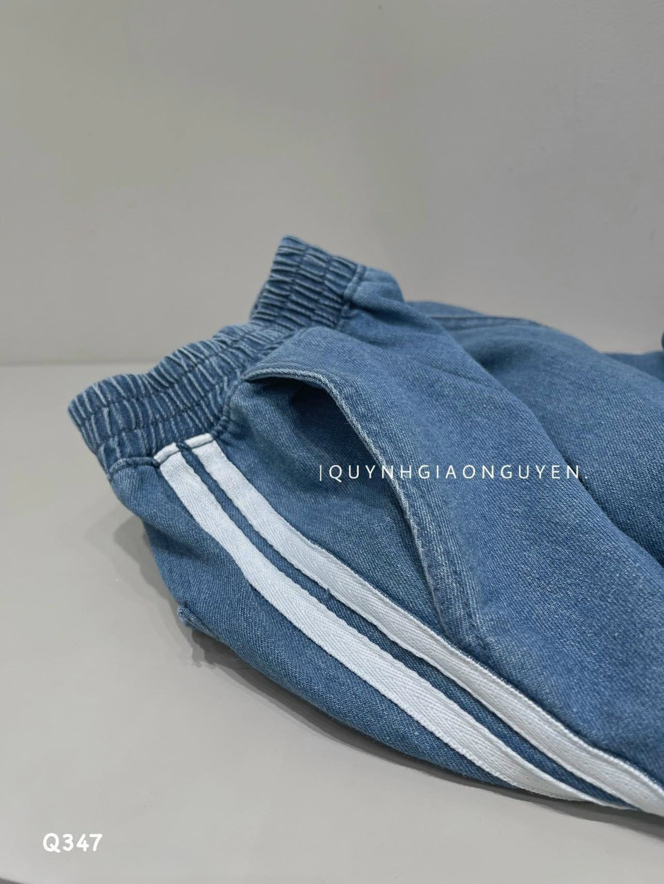 Quần Jeans Suông Cạp Chun Viền Trắng