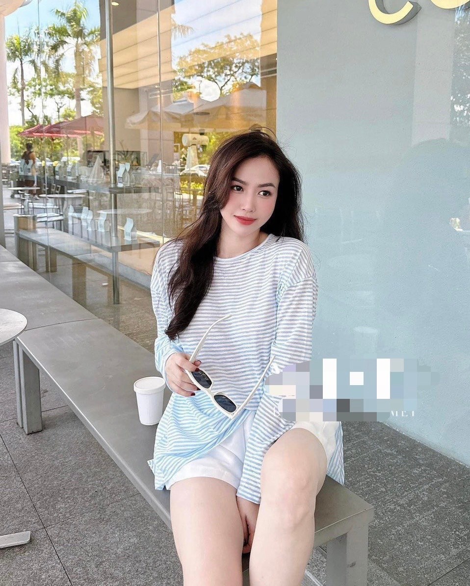 Sét Quần Sooc Mix Áo Kẻ Ngang Buộc Lưng Sau