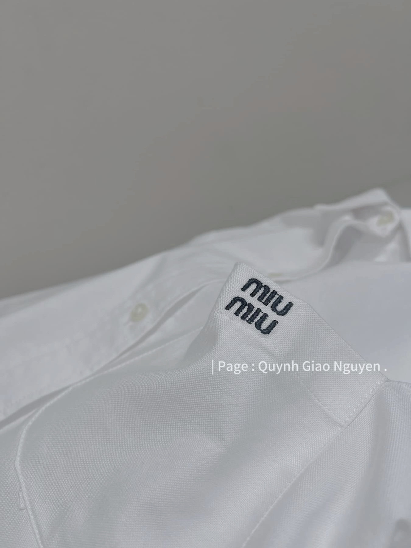 Áo SM Miu Miu Trắng Dài Tay