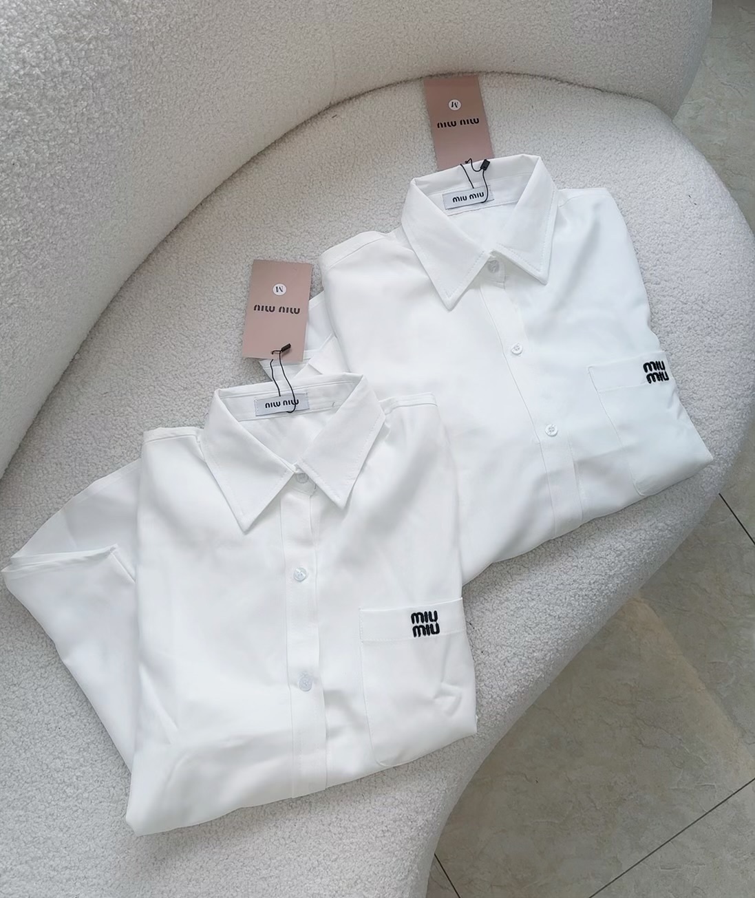 Áo SM Miu Miu Trắng Dài Tay