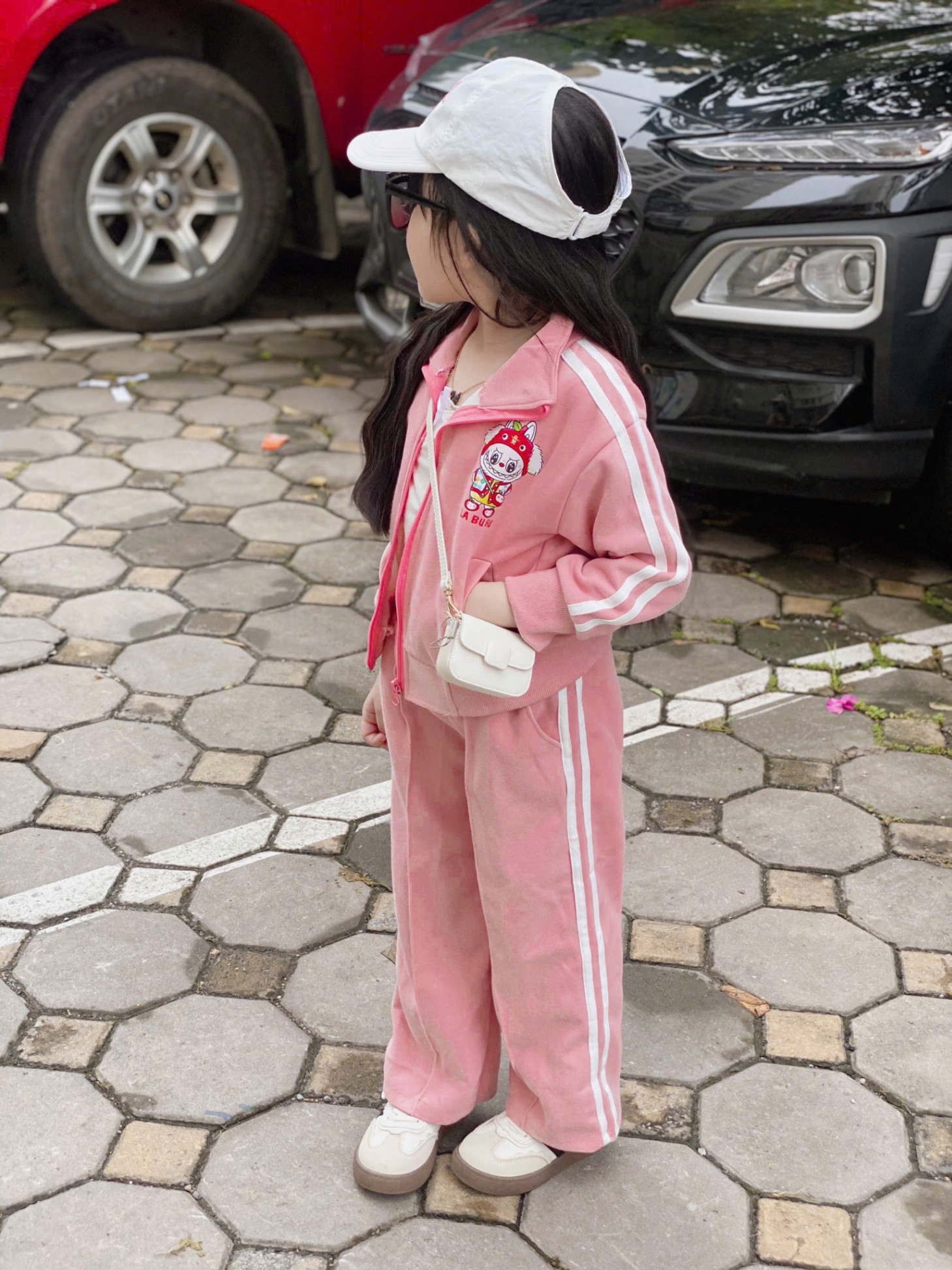 Bộ Nỉ Hồng Quần Suông Labubu Cho Bé
