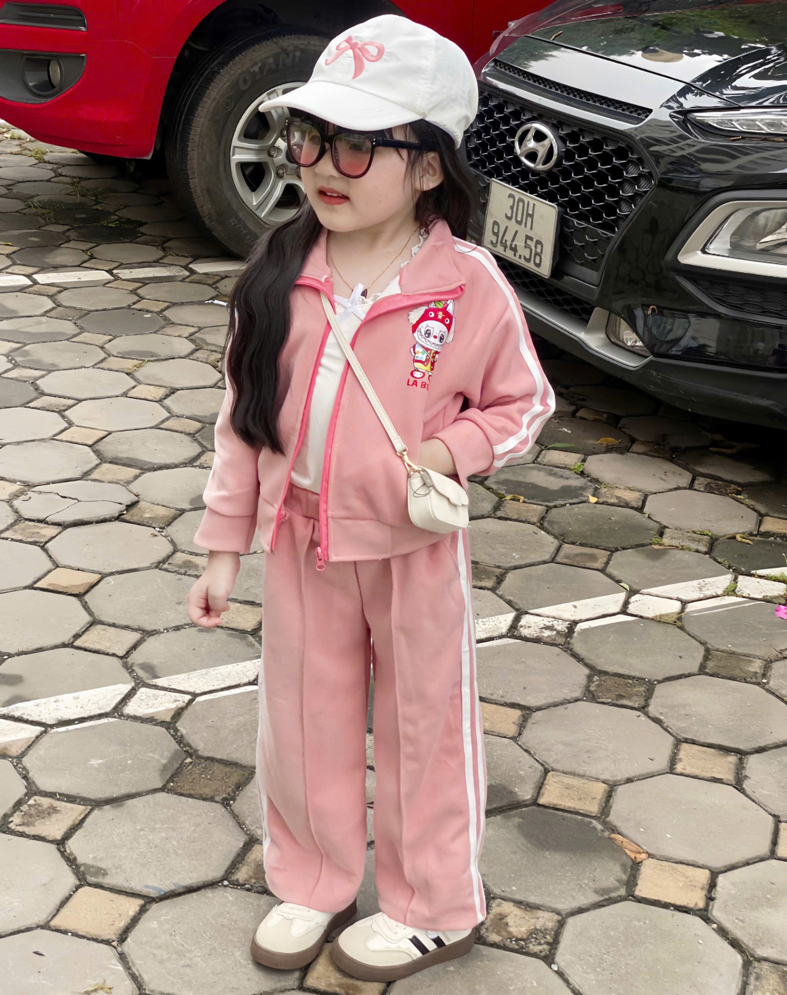 Bộ Nỉ Hồng Quần Suông Labubu Cho Bé