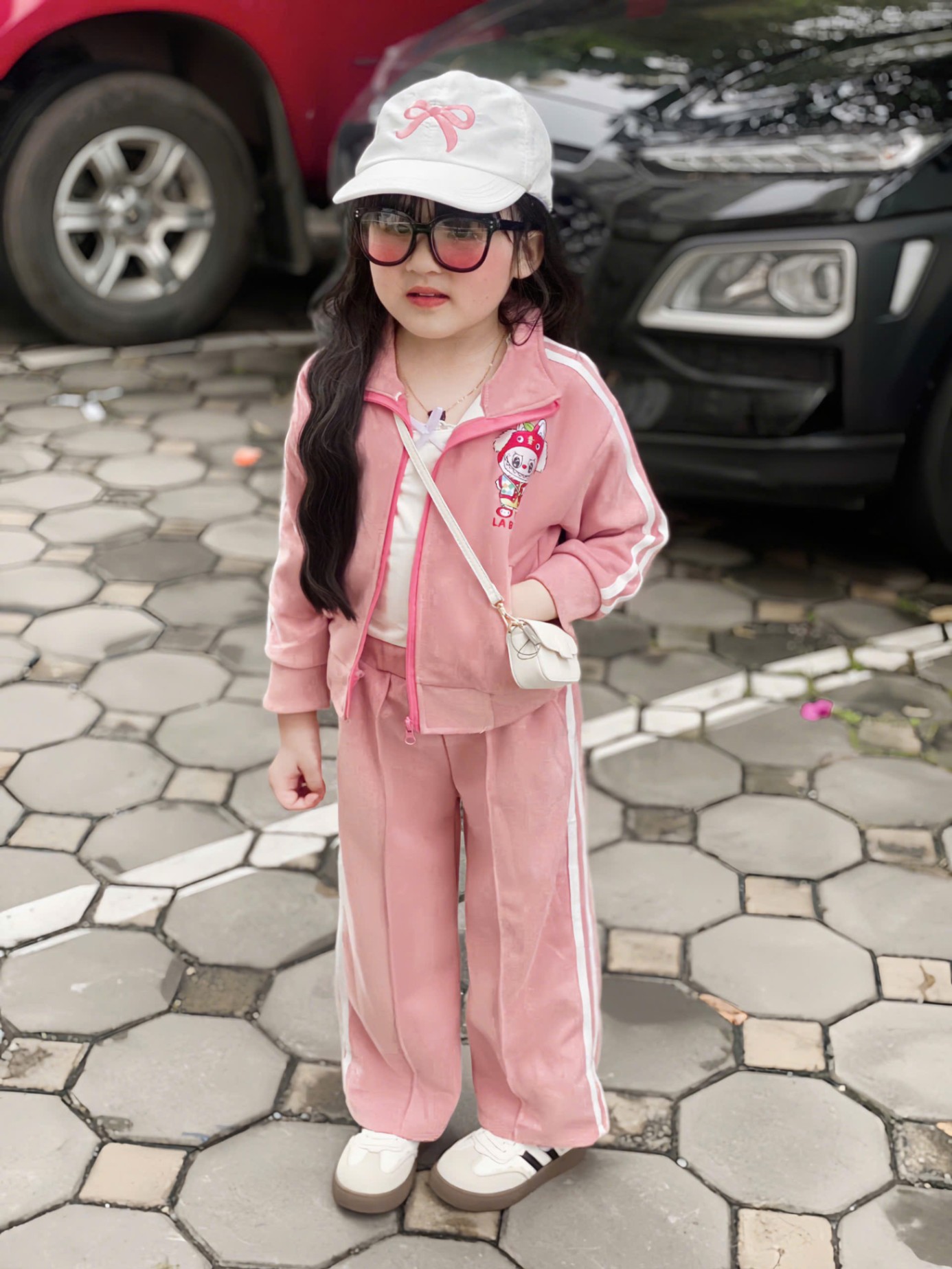 Bộ Nỉ Hồng Quần Suông Labubu Cho Bé