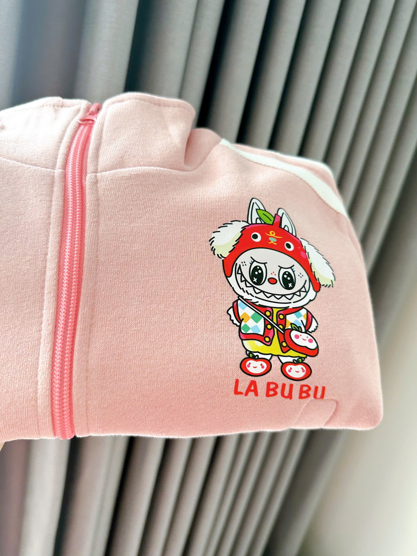 Bộ Nỉ Hồng Quần Suông Labubu Cho Bé