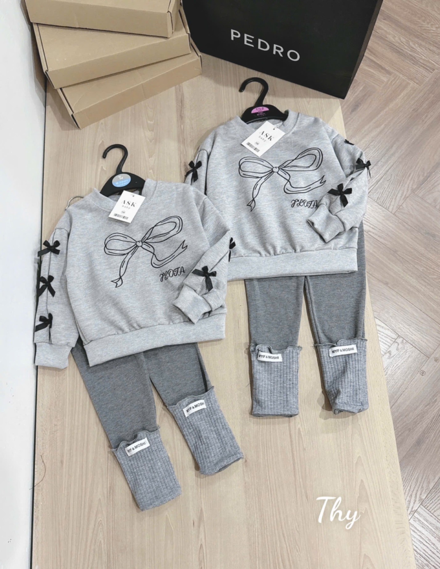 Bộ Nỉ Xám Đính Nơ Cho Bé