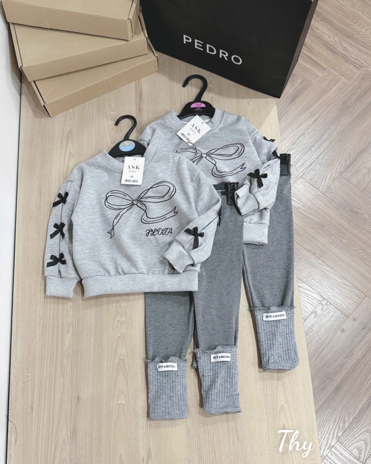 Bộ Nỉ Xám Đính Nơ Cho Bé