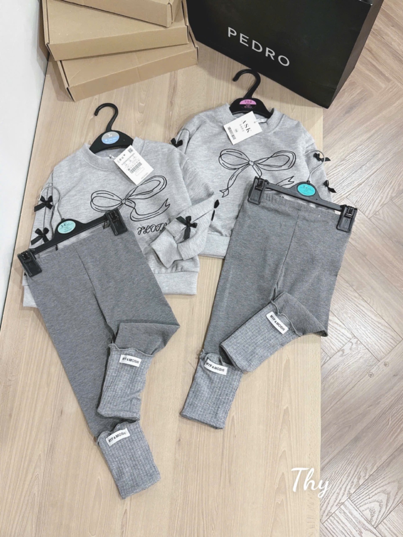 Bộ Nỉ Xám Đính Nơ Cho Bé